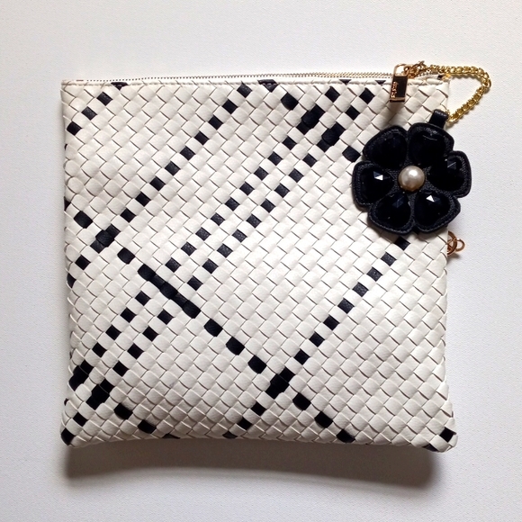 EVERYTHING BUT WATER Black White CROSSBODY CLUTCH - Picture 7 of 12